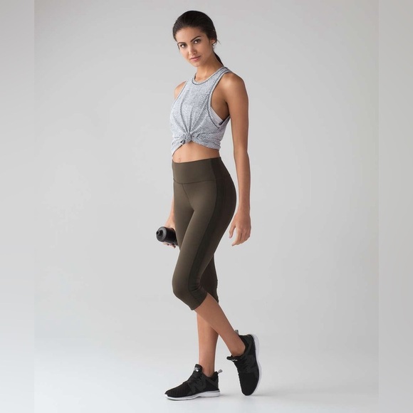 Lululemon Squad Goals Tank, size 8/10 - Picture 3 of 9